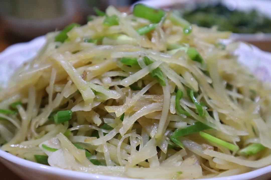 厨师长教你：“炝炒土豆丝”的家常做法，口感爽脆