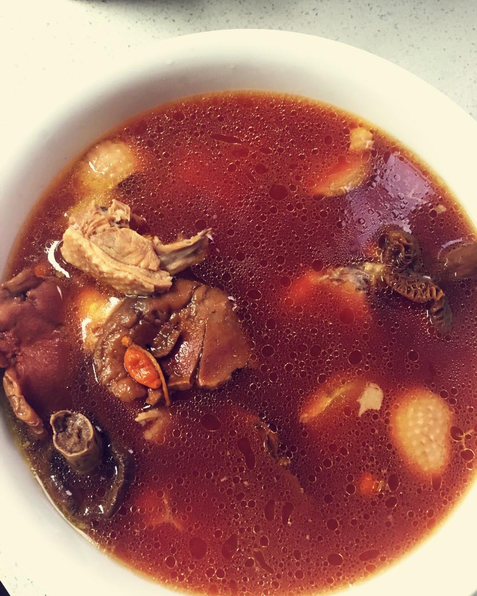 【滋补气血 产后补血首选靓汤《野生红菌菇鸡汤》图片