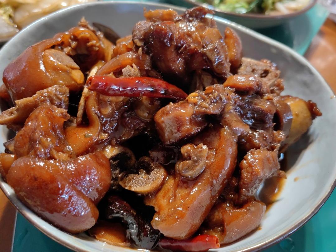 美味的家常菜：红烧猪蹄