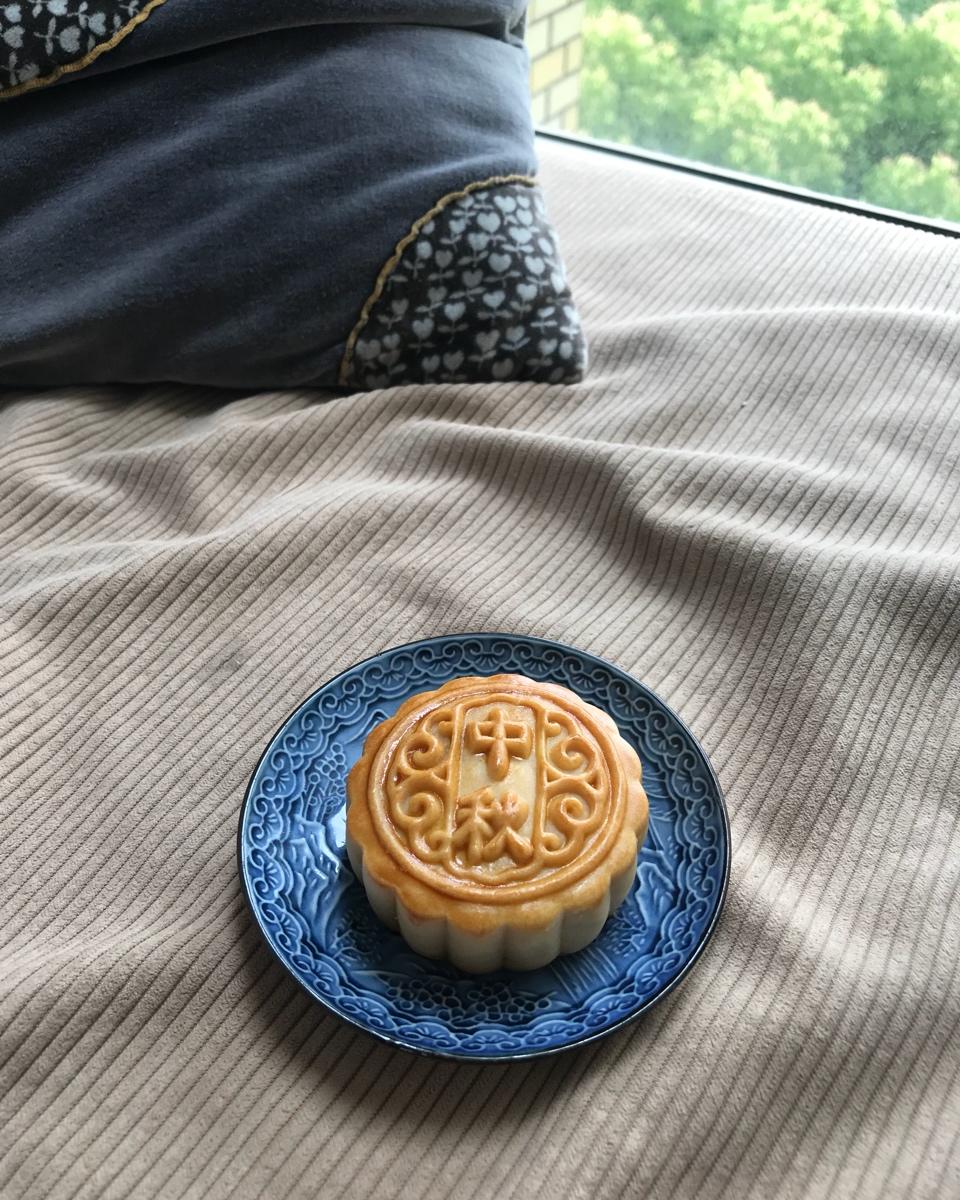 广式月饼—蛋黄莲蓉月饼