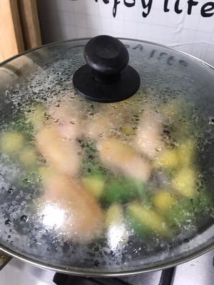 三汁鲜蔬焖鸡翅的做法 步骤8