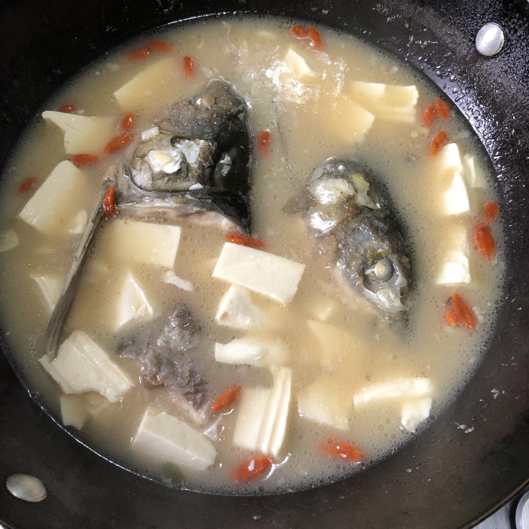 鱼头豆腐汤