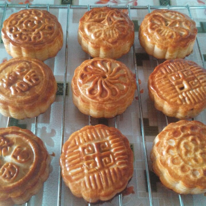 广式月饼－－蛋黄豆沙月饼