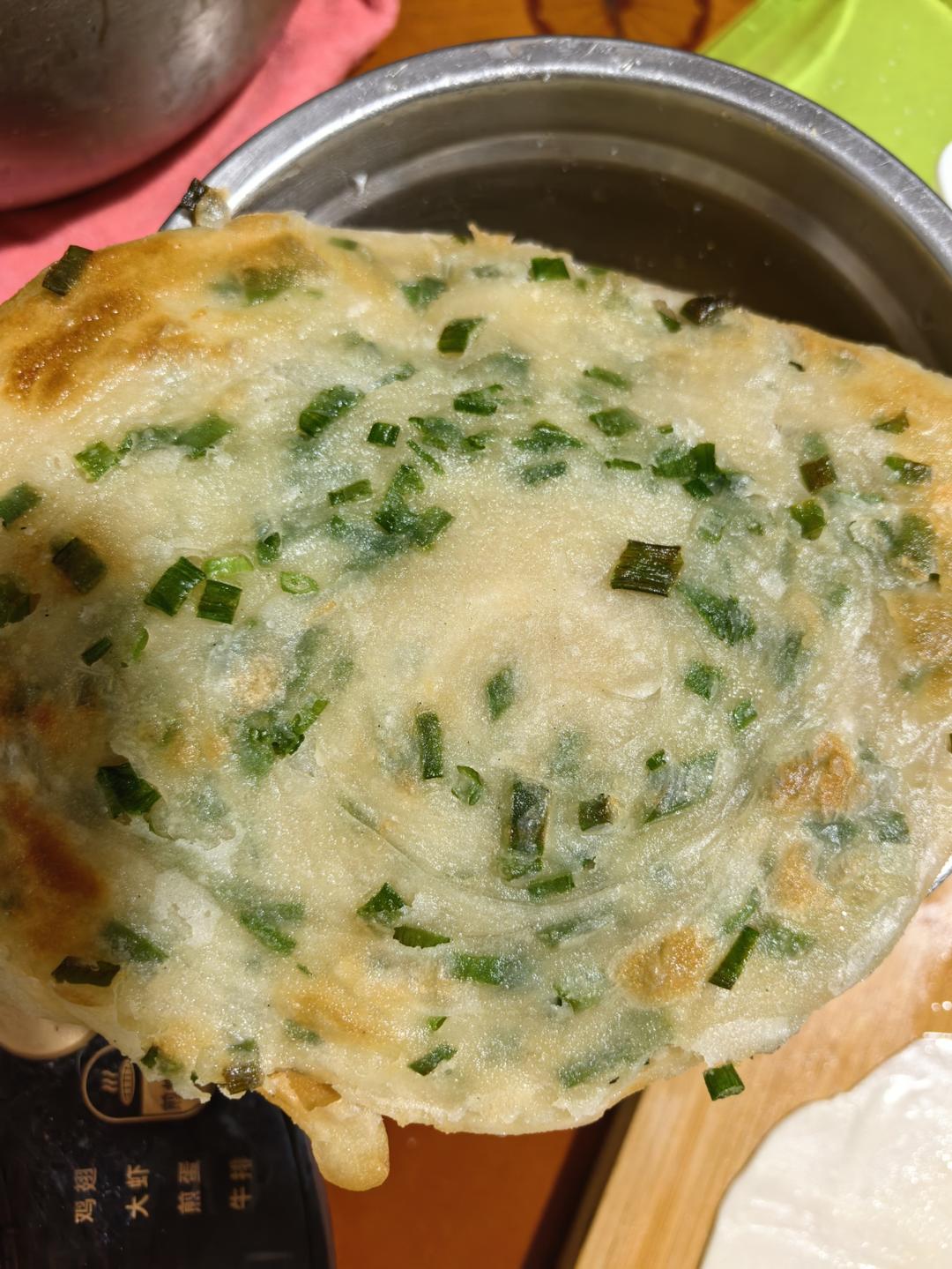 家常葱油饼 柔软多层 凉了也不硬 附细节视频详解