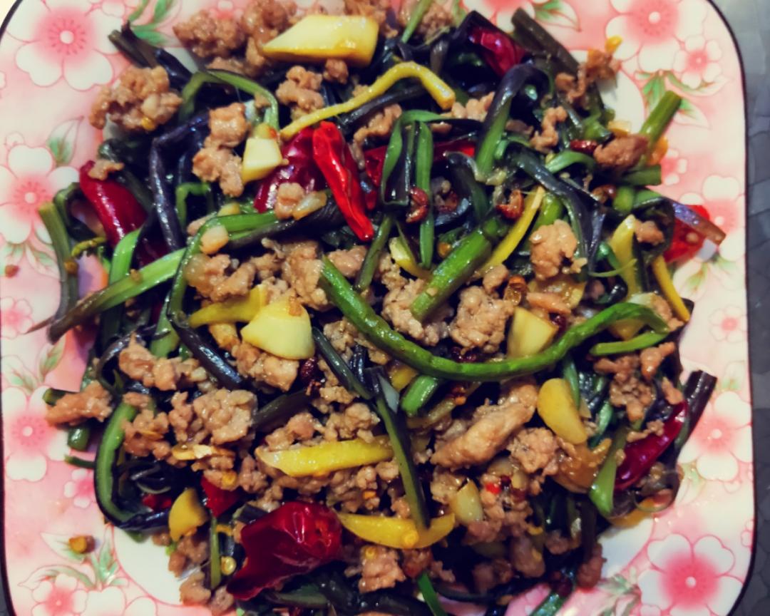 蕨菜炒肉沫的做法步骤图 蕨菜炒肉沫怎么做好吃 天香豆蔻 下厨房