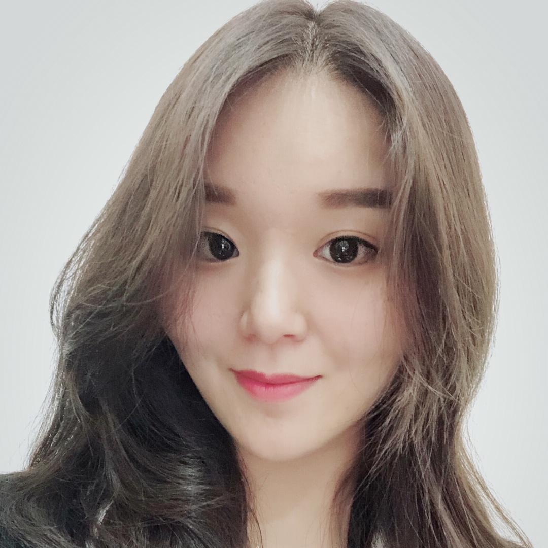 一个笑颜如花得钕吇