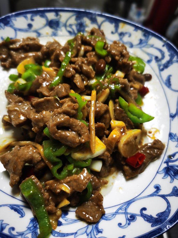 〈小炒黄牛肉〉，这个太好吃了。欣小厨 😉