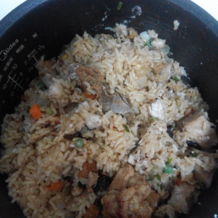 芋头排骨焖饭—有饭有肉有菜一人食