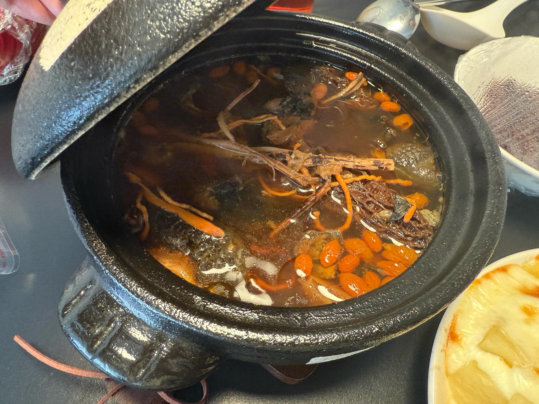 西洋参乌鸡杂菌汤