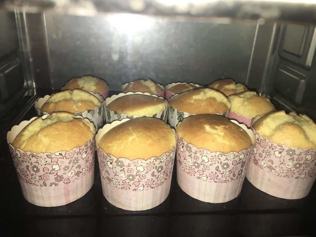 不会回缩的纸杯蛋糕