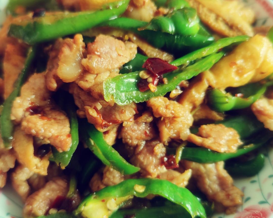 辣椒炒肉炒炸豆腐