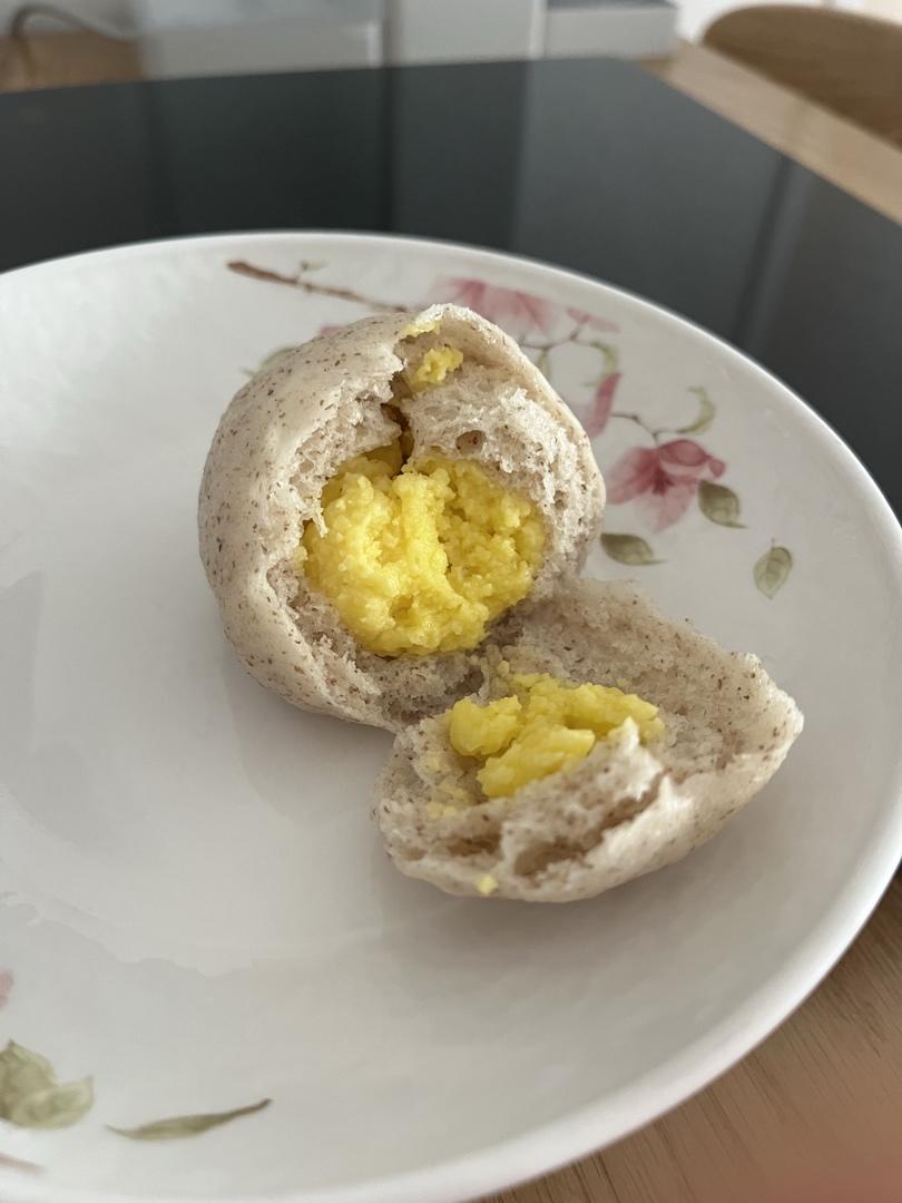 松软香甜的奶黄包，很快就可以搞定。