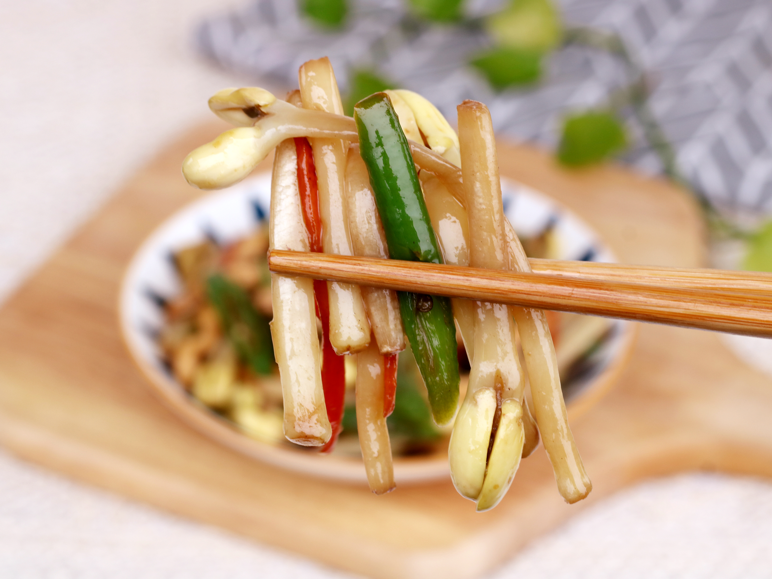 鸡胸肉炒花生芽的做法 步骤10