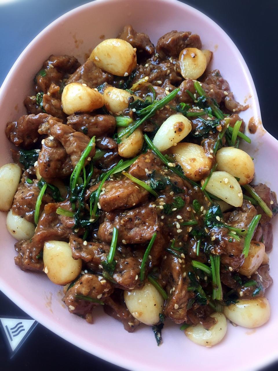 黑胡椒蒜子牛肉粒