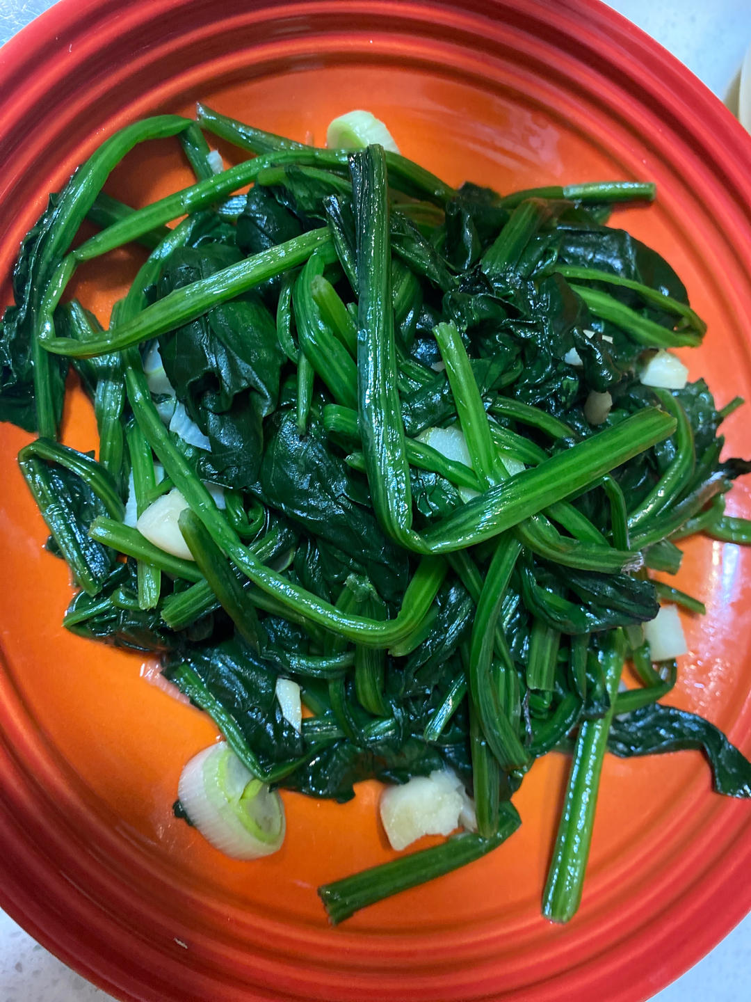 不涩口又嫩的清炒菠菜