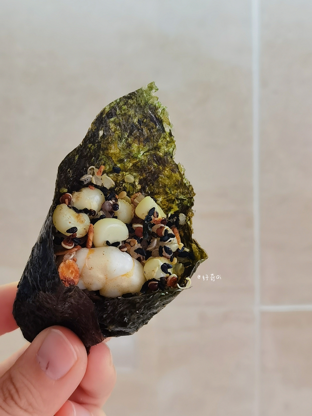 玉米海苔黑芝麻虾仁肉桂燕麦藜麦饭团🍙的做法