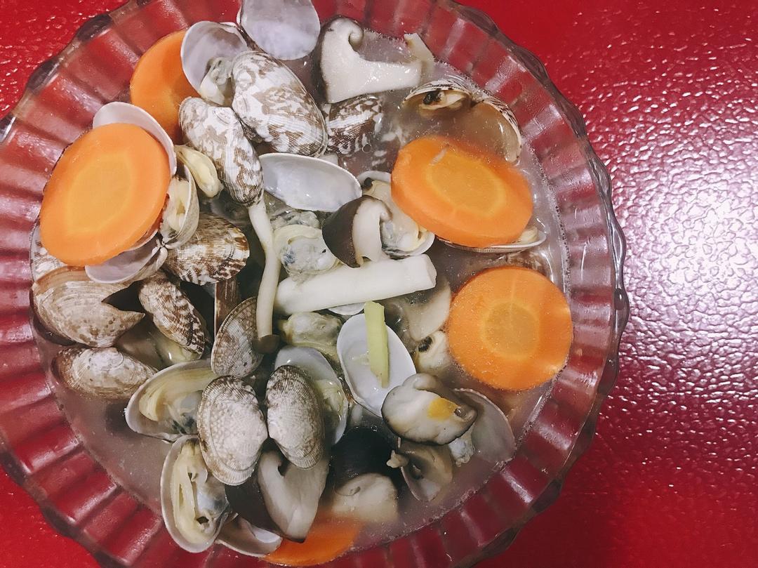 蛤蜊菌菇汤