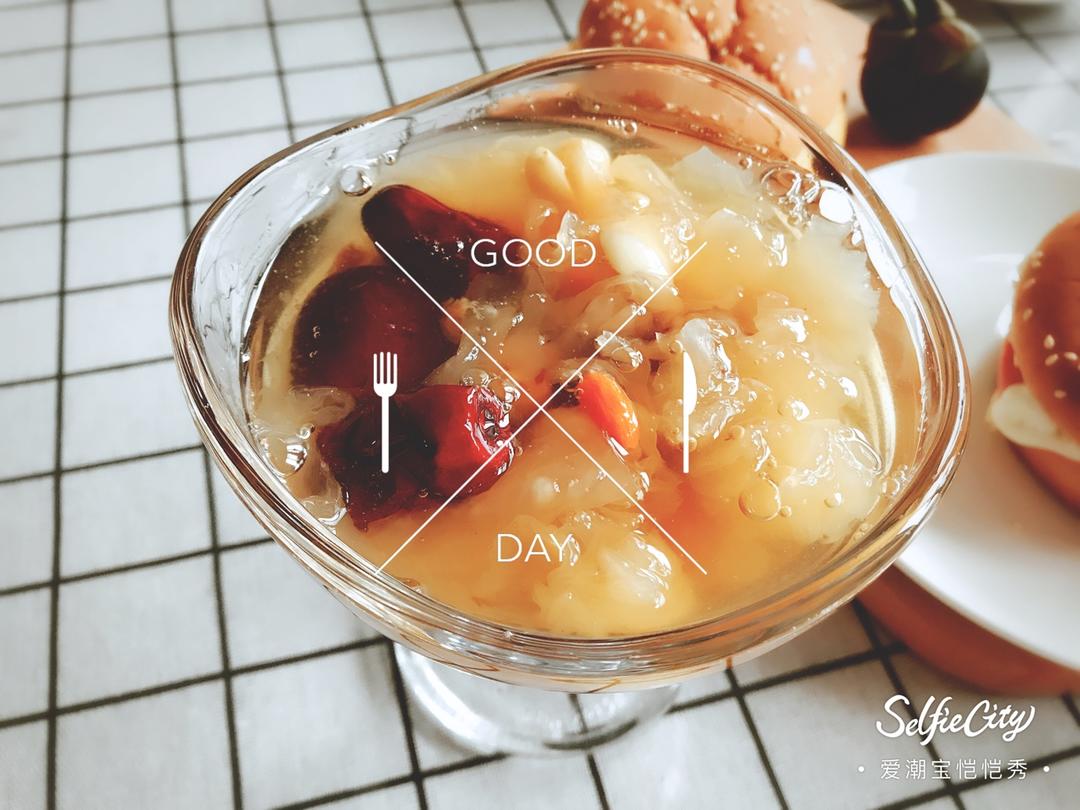 红枣银耳莲子羹