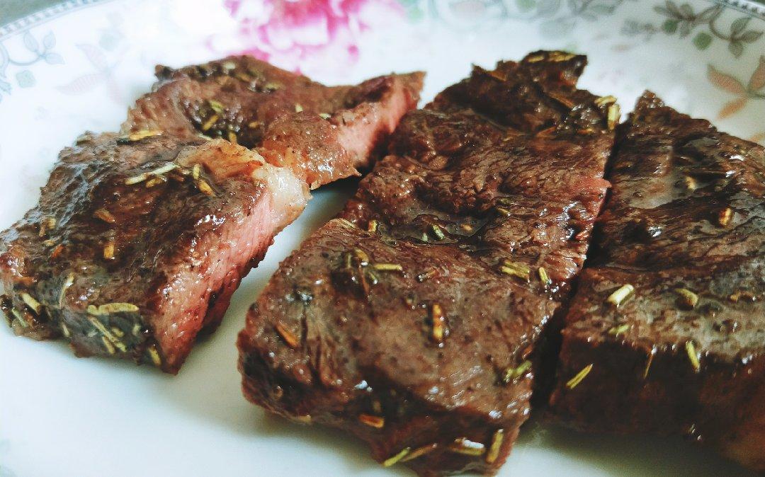 迷迭香煎牛排