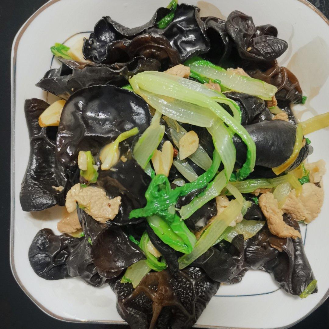 白菜木耳炒肉