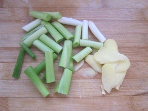 干锅牛蛙的做法 步骤3