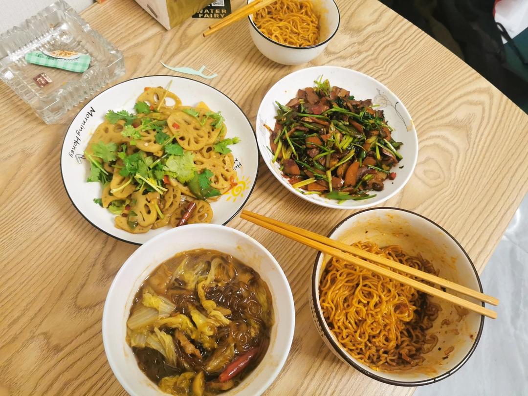 爽脆酸辣的炒藕片