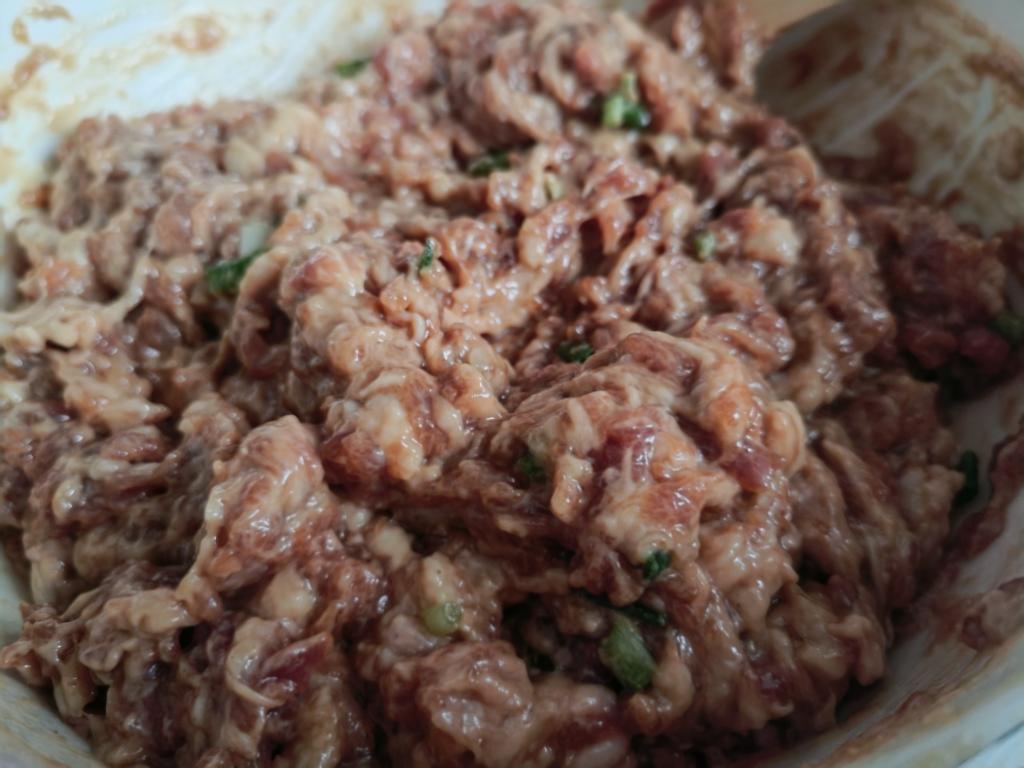 纯肉包子馅的做法
