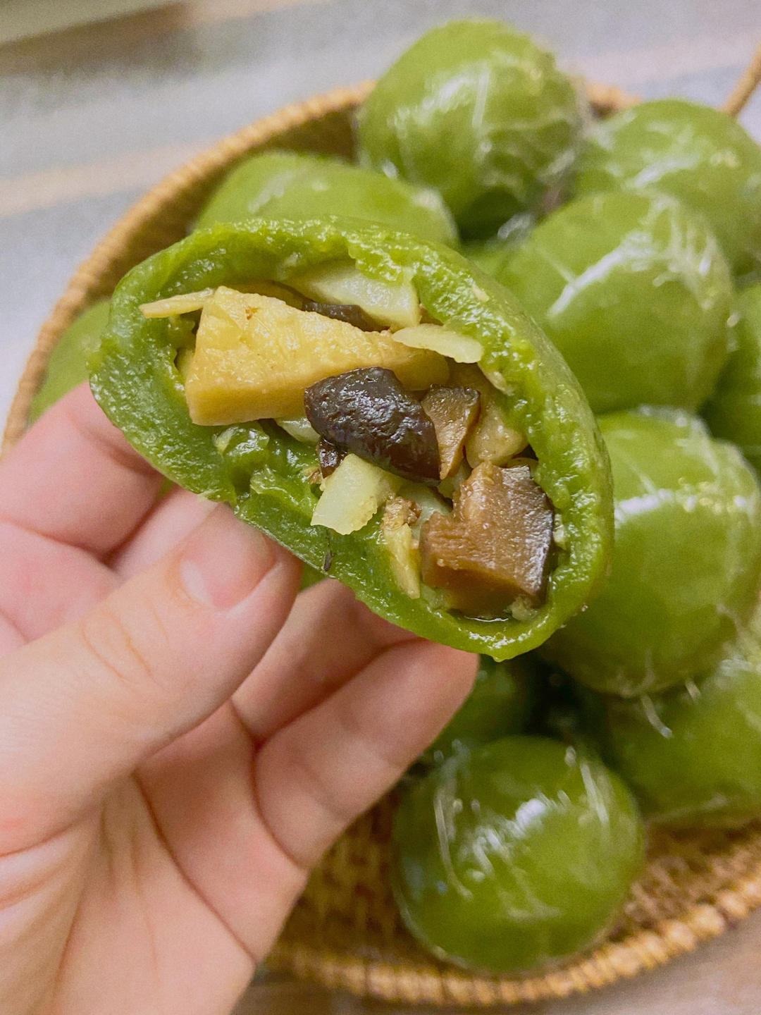 清明必吃的艾草青团