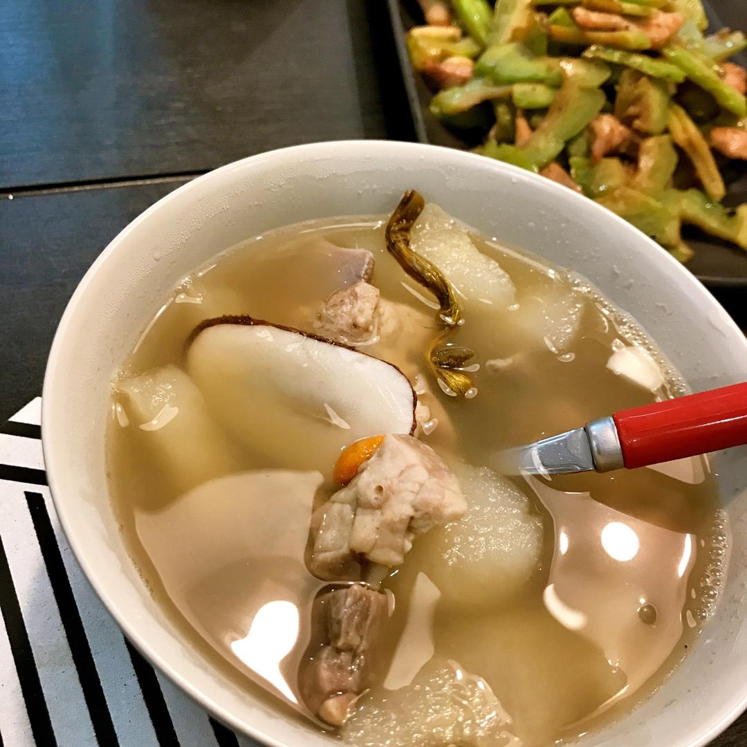 大发姐的小厨房做的猪肺雪梨汤