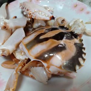 【简单粗暴的海鲜大餐♥香炒螃蟹】的做法 步骤1