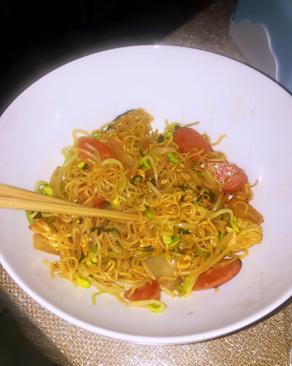路边摊风味炒方便面