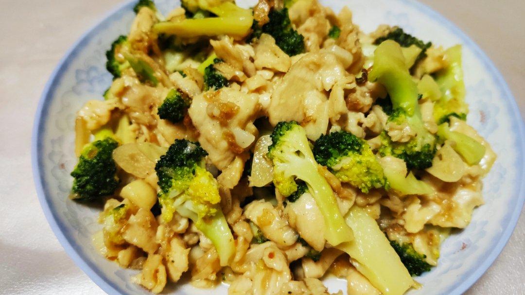 鸡胸肉炒西兰花