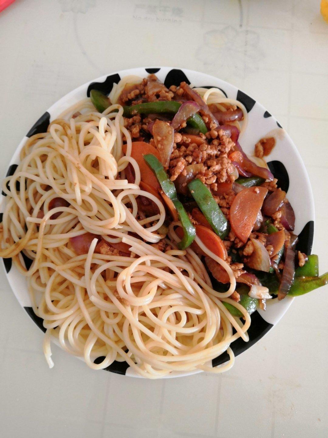 鲜蔬猪肉意大利面