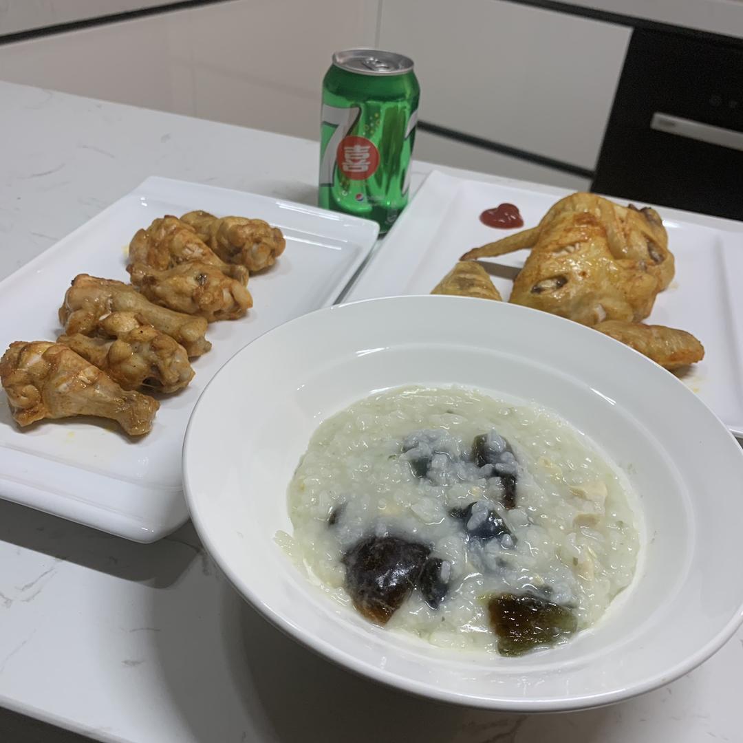 电饭煲版皮蛋瘦肉粥