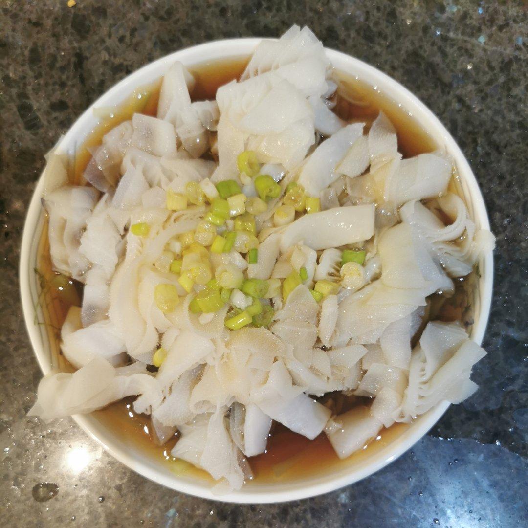 热炝牛百叶配莴笋丝