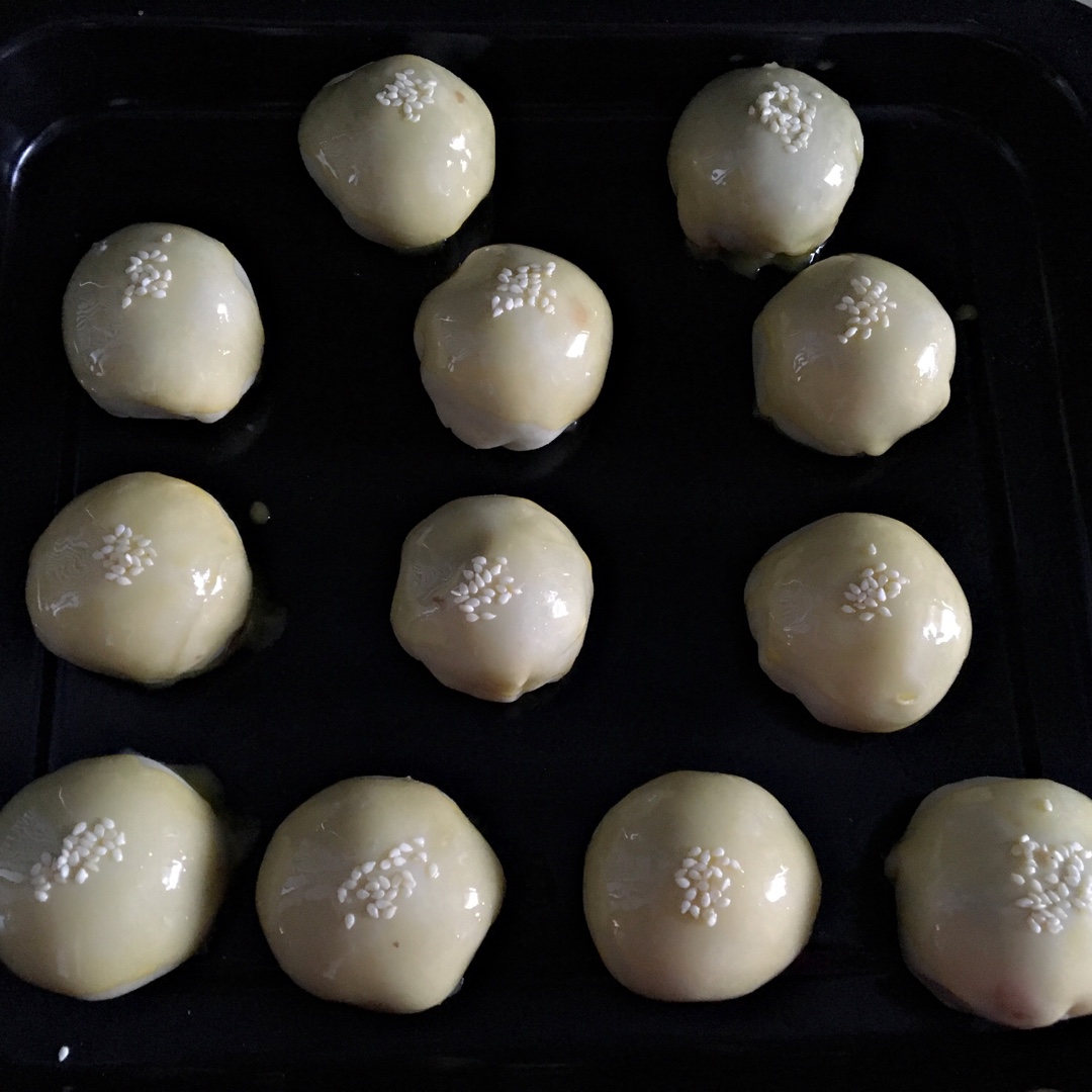 蛋黄酥 Danhuangsu