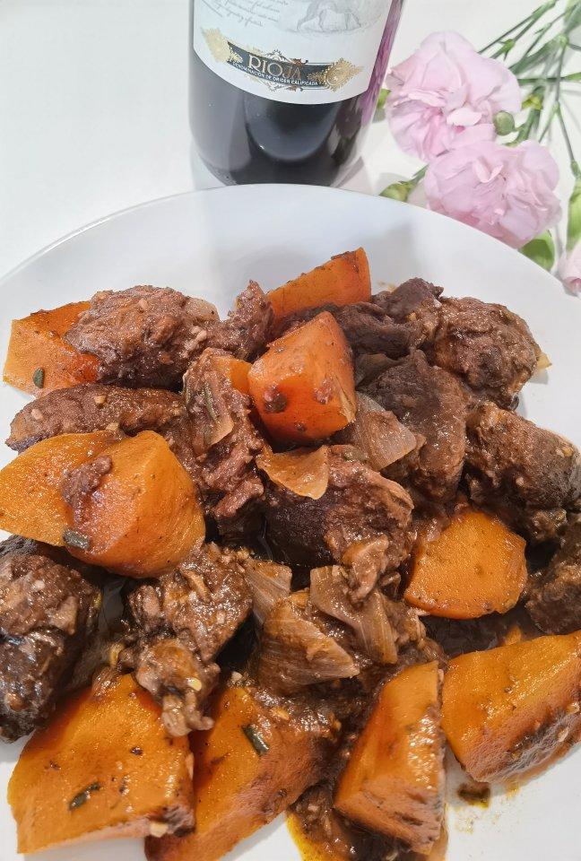 迷迭香红酒炖小羊肉