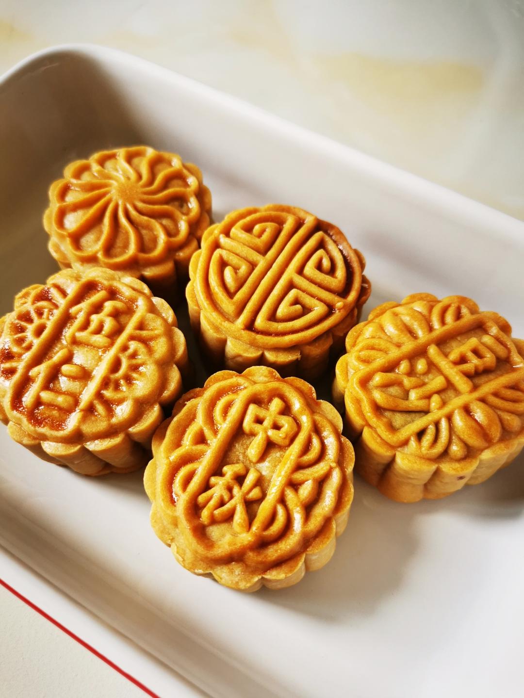 广式莲蓉（豆沙）蛋黄月饼（超详细步骤）
