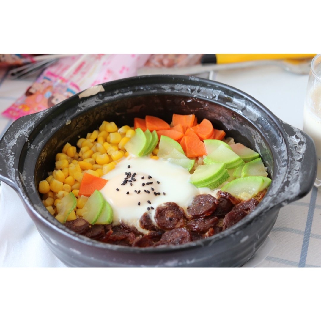 广式腊味煲仔饭