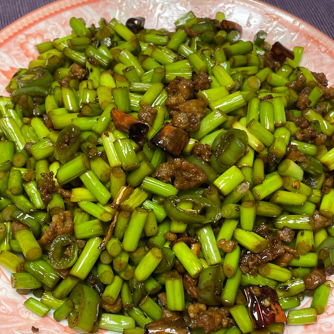 蒜苔炒肉末，三碗米饭都不够吃