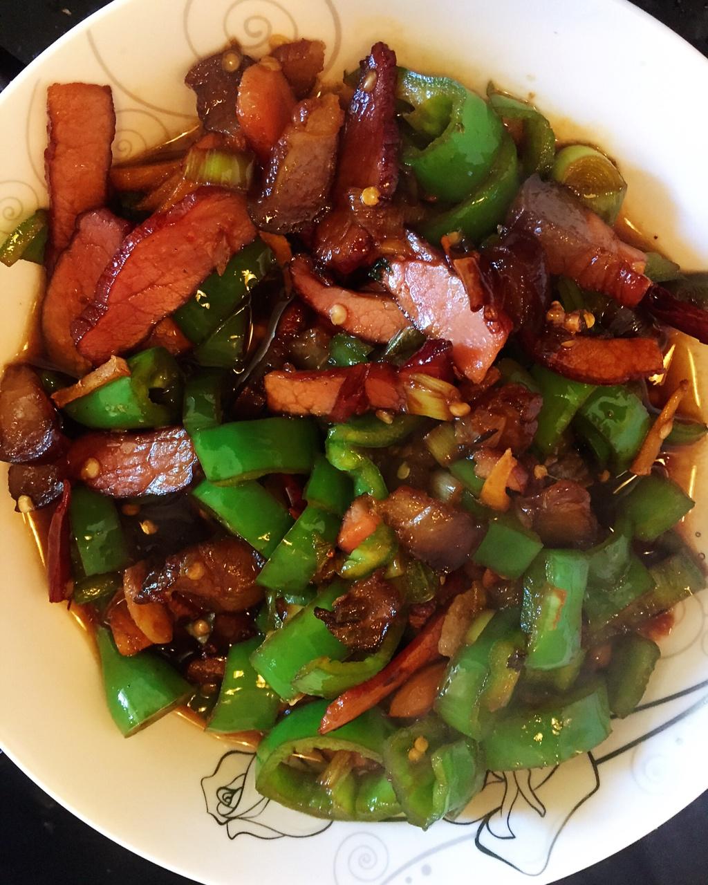 塔哥做的青椒炒腊肉