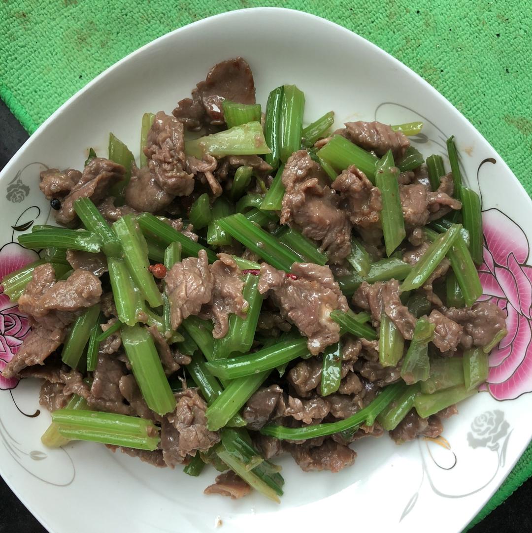 芹菜炒牛肉