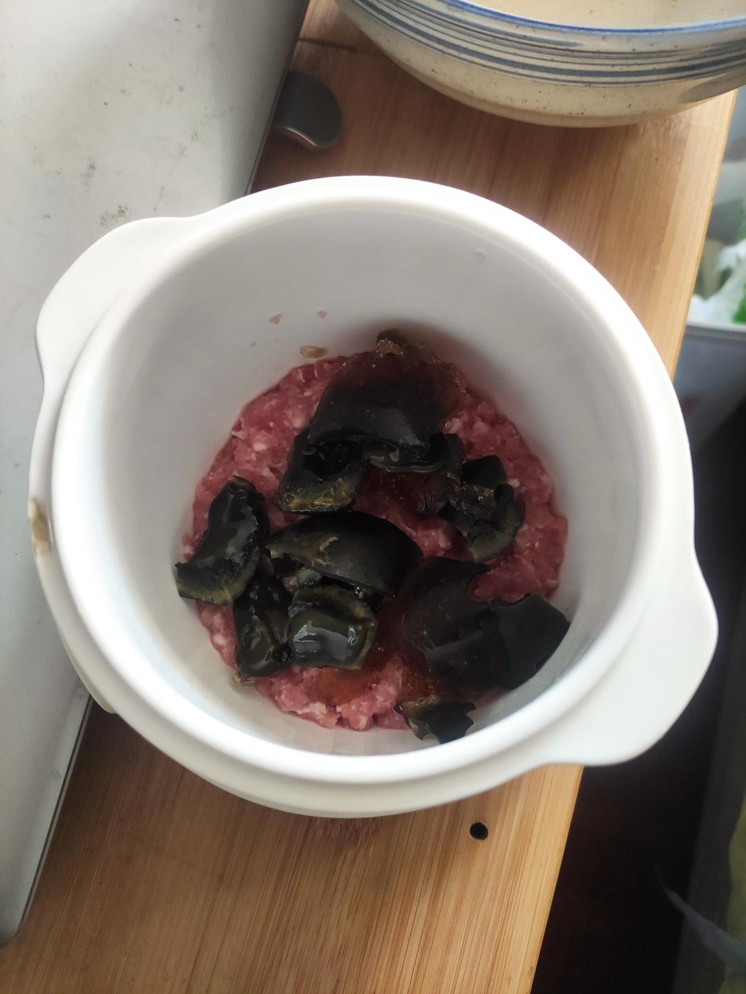 皮蛋肉饼汤-简单营养美味