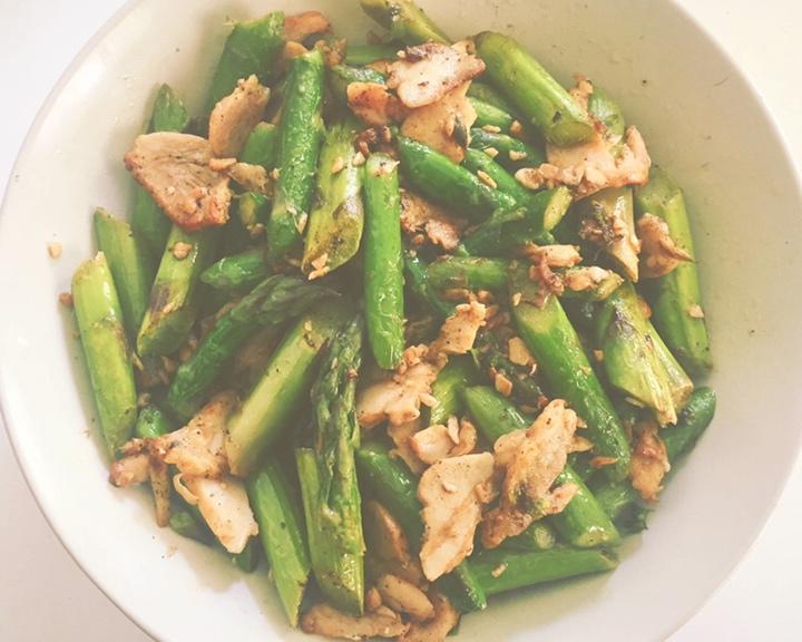 芦笋炒鸡肉的做法