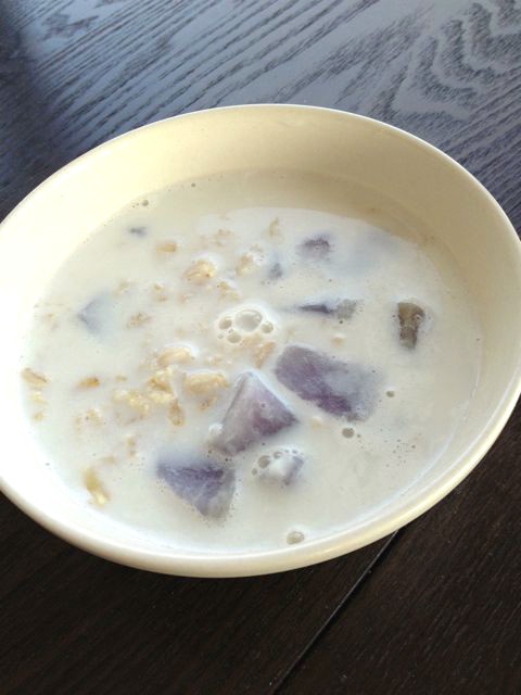 雪妖做的芋头燕麦牛奶粥