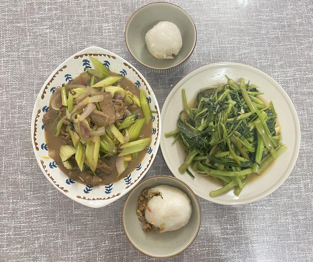 牛肉炒芹菜(不老不柴嫩滑多汁)