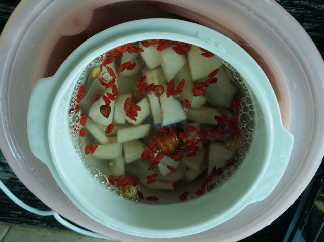 润肺止咳 润喉《海底椰南北杏雪梨糖水》