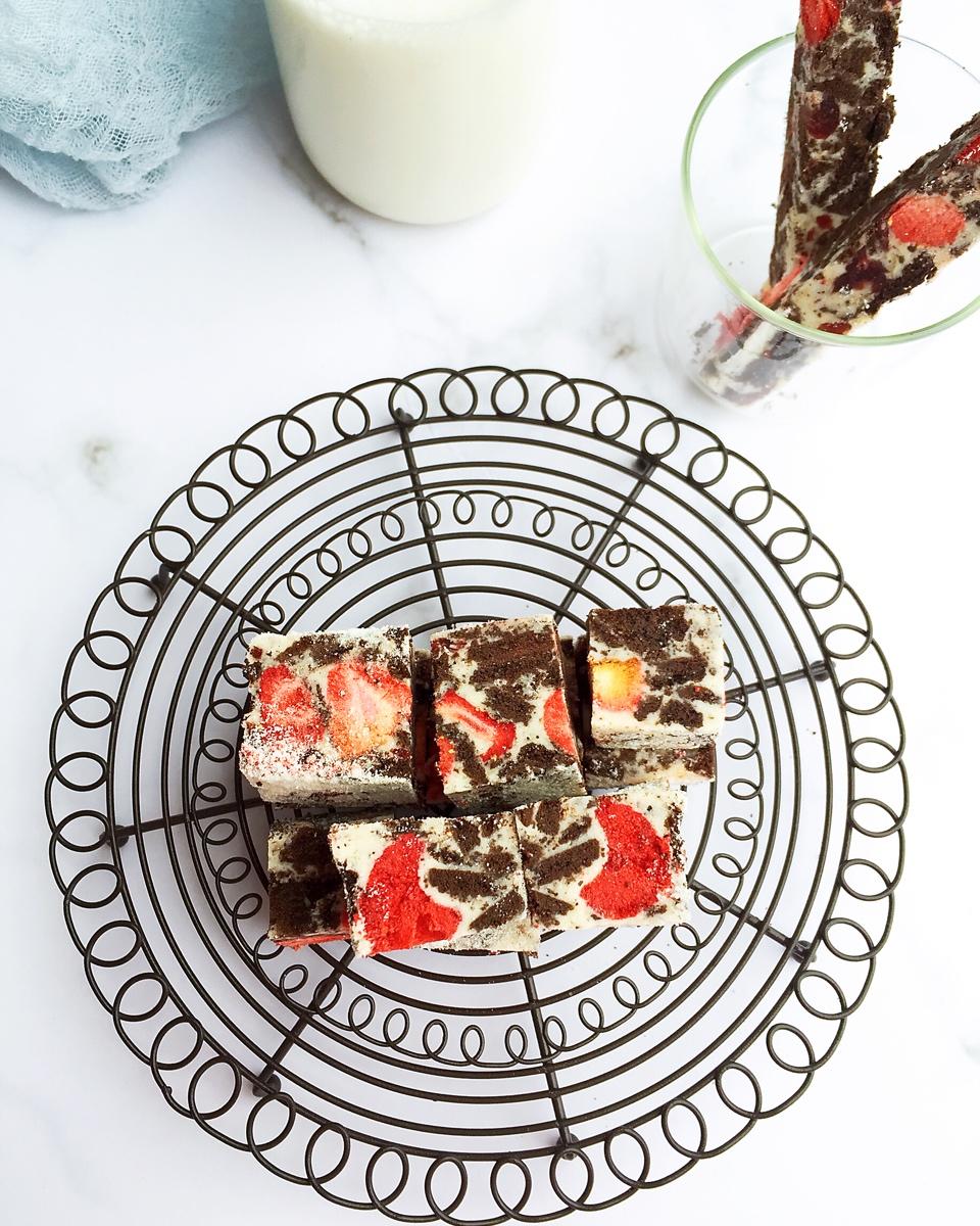 奥利奥草莓雪花酥