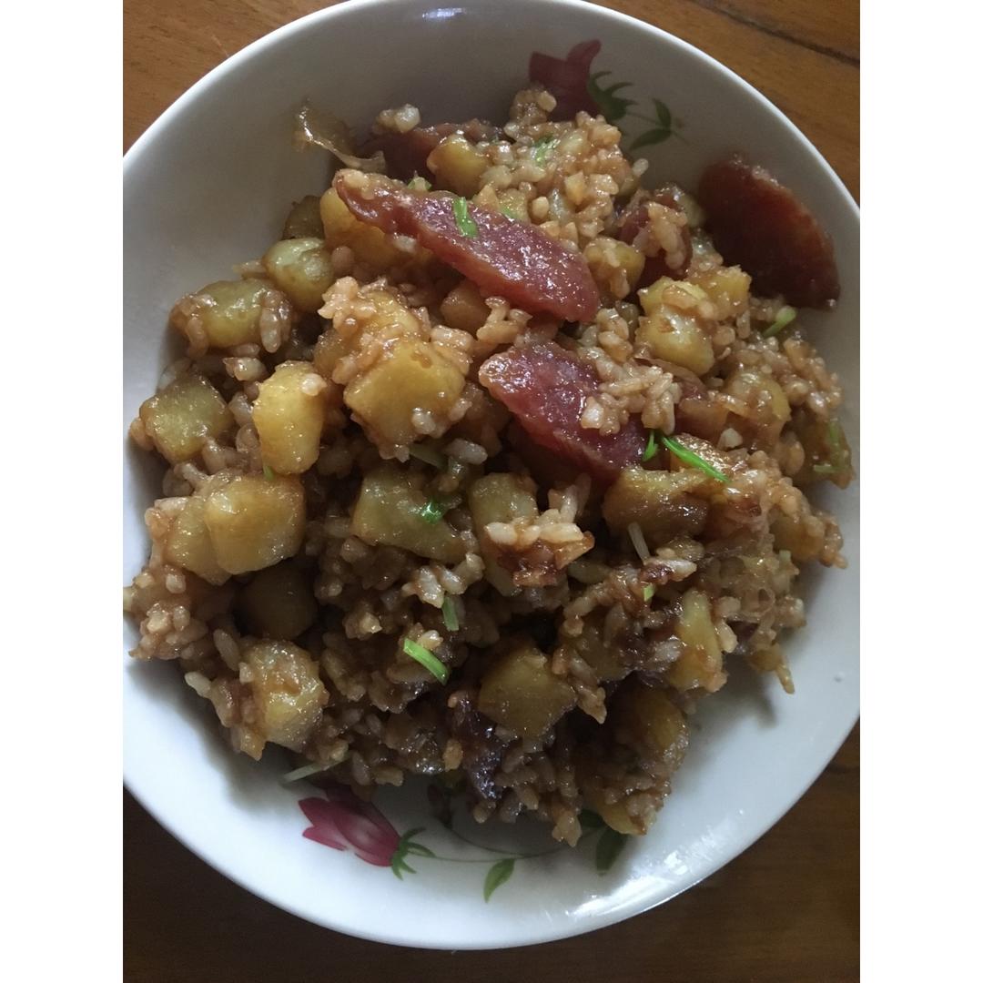 腊肠土豆炒饭