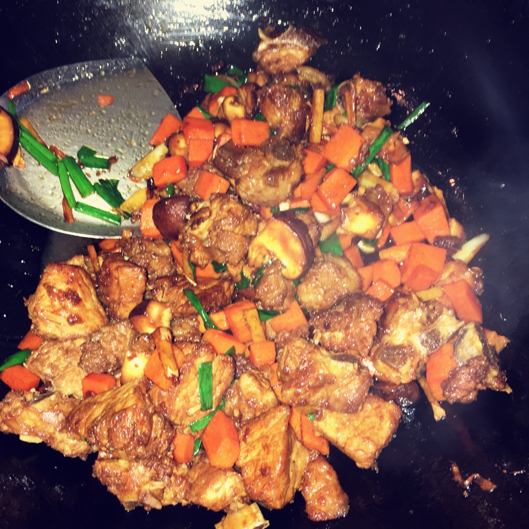 喷香排骨焖饭（爆好吃）